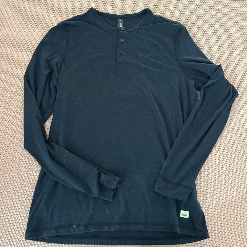 Vuori Men's Long Sleeve Ease Henley- dark blue